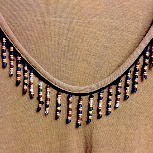 BEADED V-NECK TEE - Picture 4 of 4